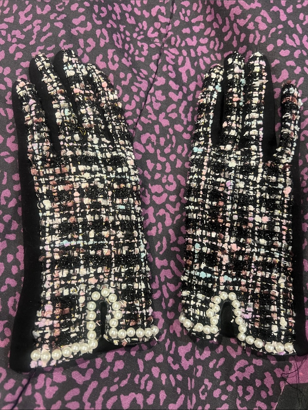 Pearl Trim Tweed Gloves - Black with Pastel Accents